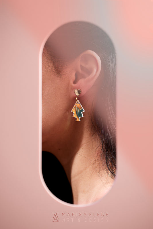 Lola Iridescent - Heart Studs